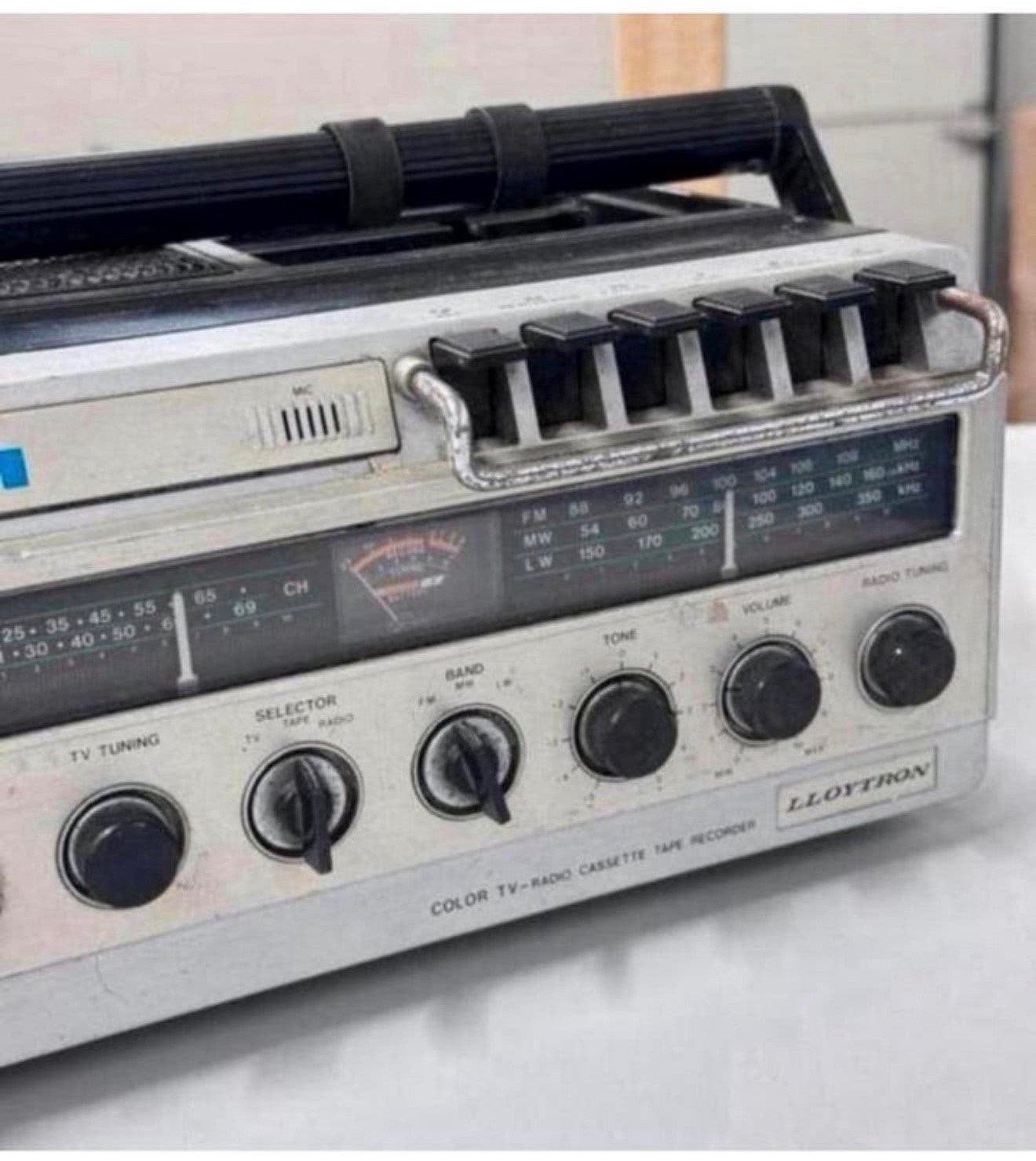 LLOYTRON 5" Color TV Radio Cassette Tape Recorder T-055 vtg, Verzamelen, P, P, P, Ophalen of Verzenden
