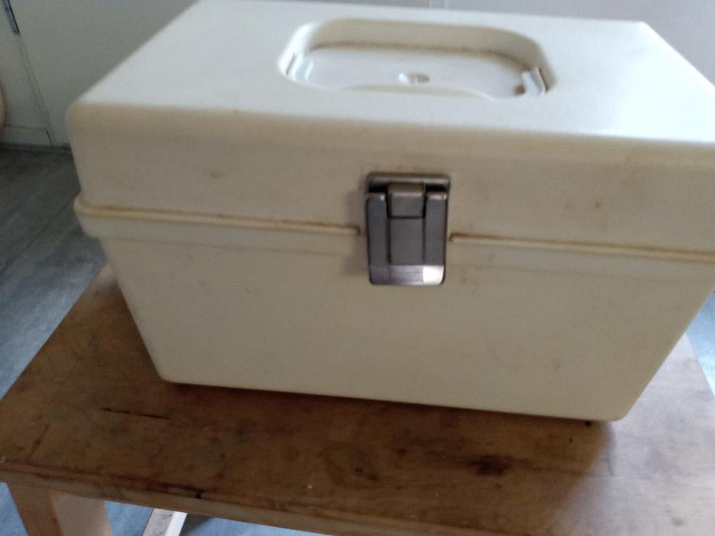retro vintage naaibox kleur wit kleine uitvoering, Ophalen of Verzenden, Overige typen
