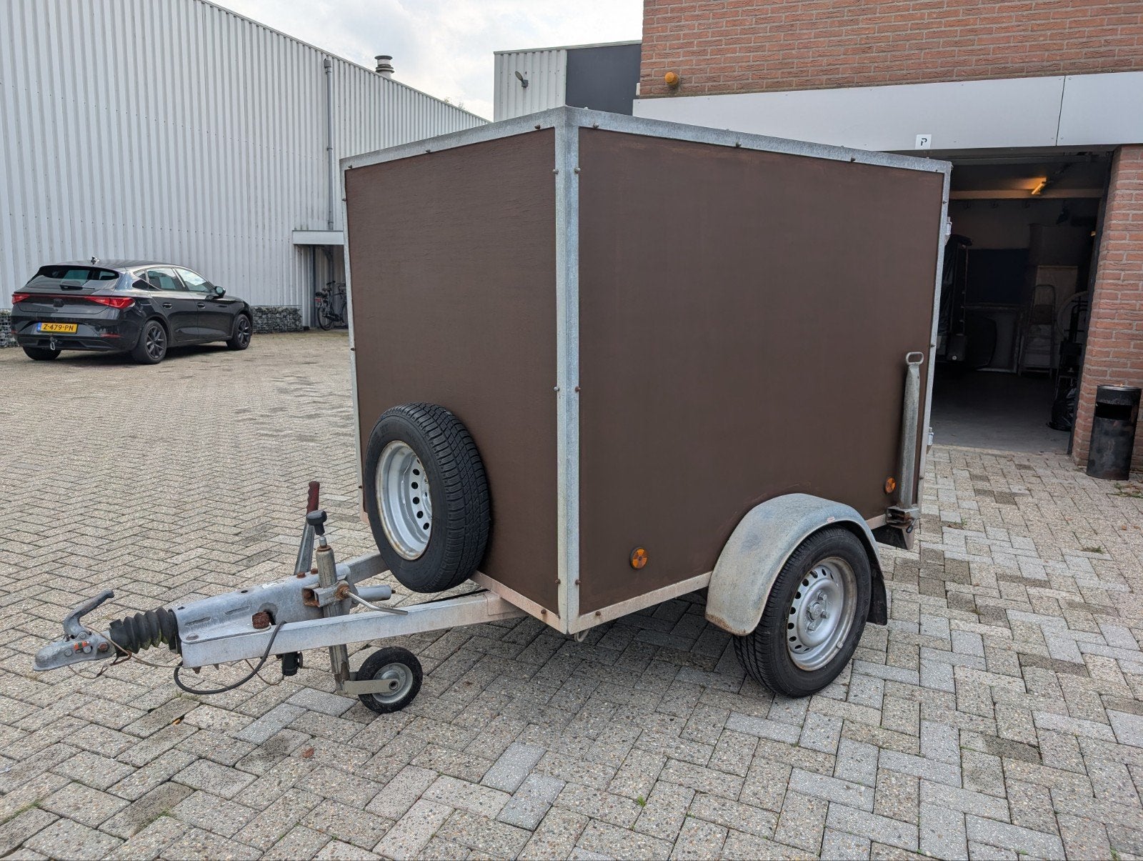 Geremde gesloten aanhanger, 175 x 125 x 130H, Ophalen