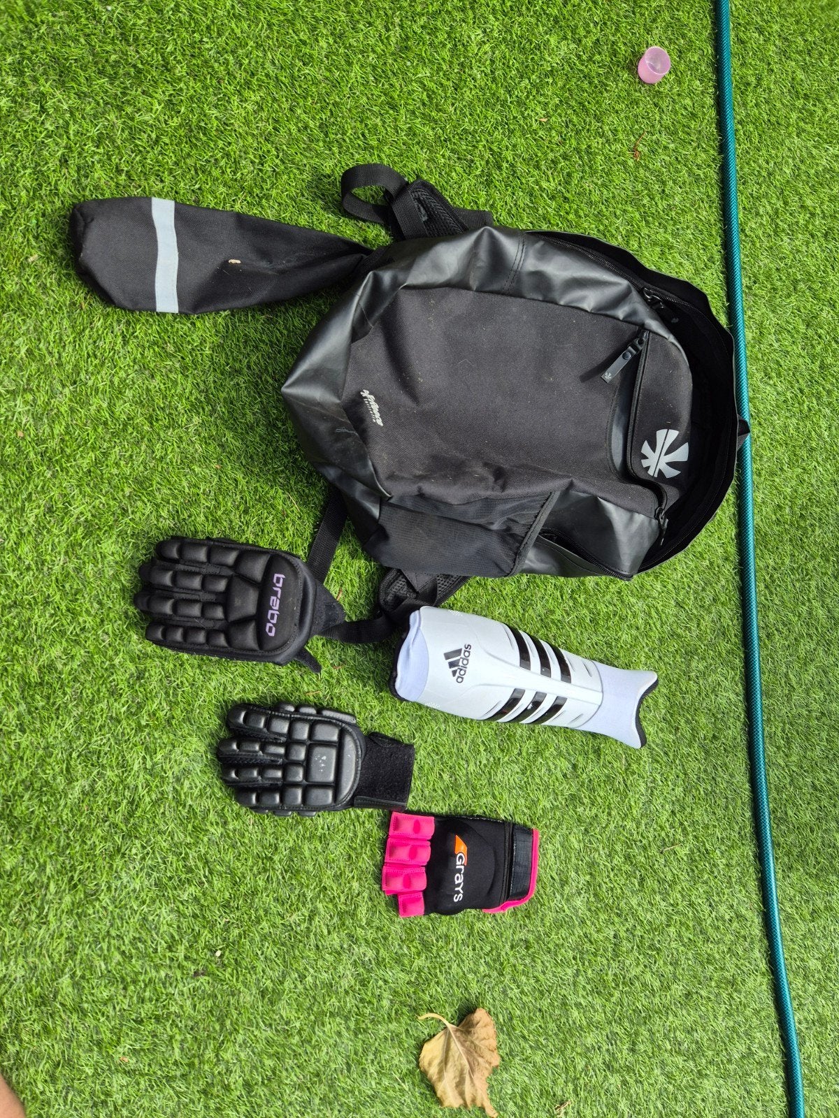 Hockey spullen: handschoenen, scheenbeschermers, tas, ballen, Sport en Fitness, Hockey, Ophalen of Verzenden, Gebruikt, Bal