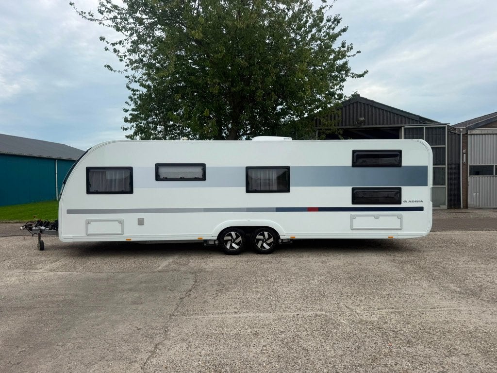 Adria Adora 753 UK, Movers Airco Stapelbed Luifel 39950,- !, Caravans en Kamperen, 7 tot 8 meter, Bedrijf, Adria, Info@adria.nl