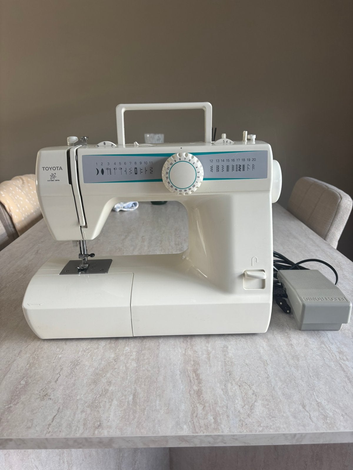 Toyota naaimachine model DC61, RS2000 series., Ophalen of Verzenden, Gebruikt, Naaimachine, Overige merken