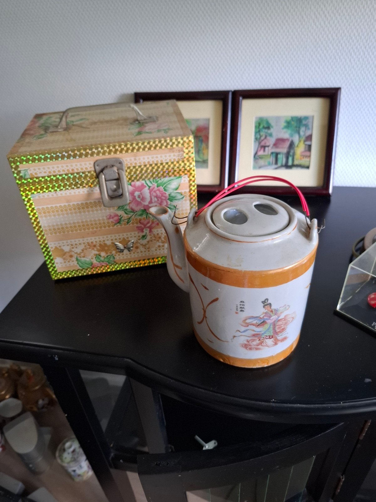 Vintage Chinese theepot en decoratieve doos, Ophalen