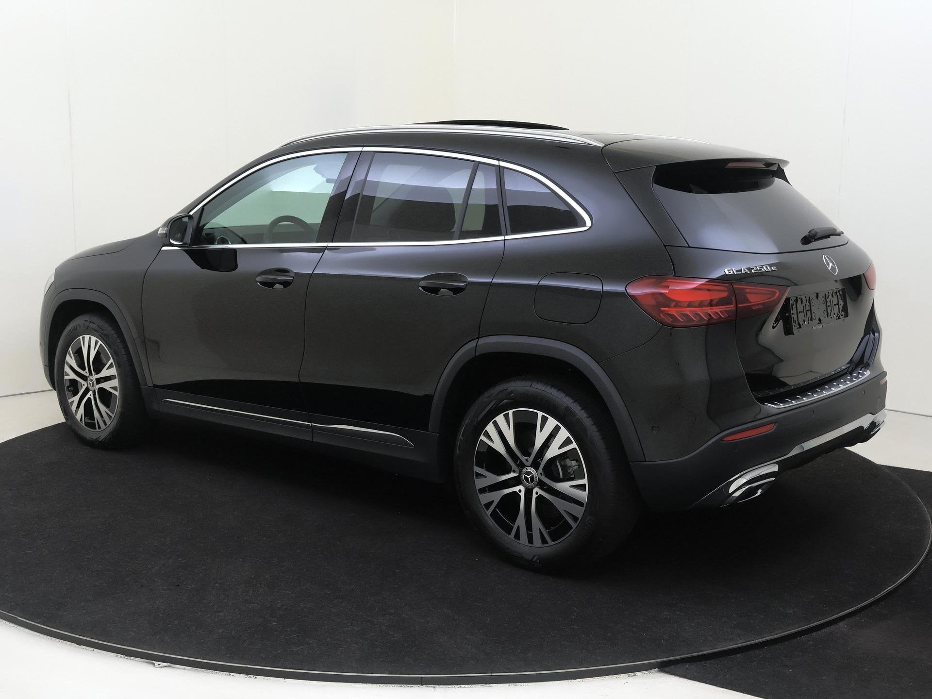 Mercedes-Benz GLA-klasse 250 e Star Edition Panoramadak / 36, Auto's, Euro 6, 4 cilinders, 16 kWh, Leder en Stof