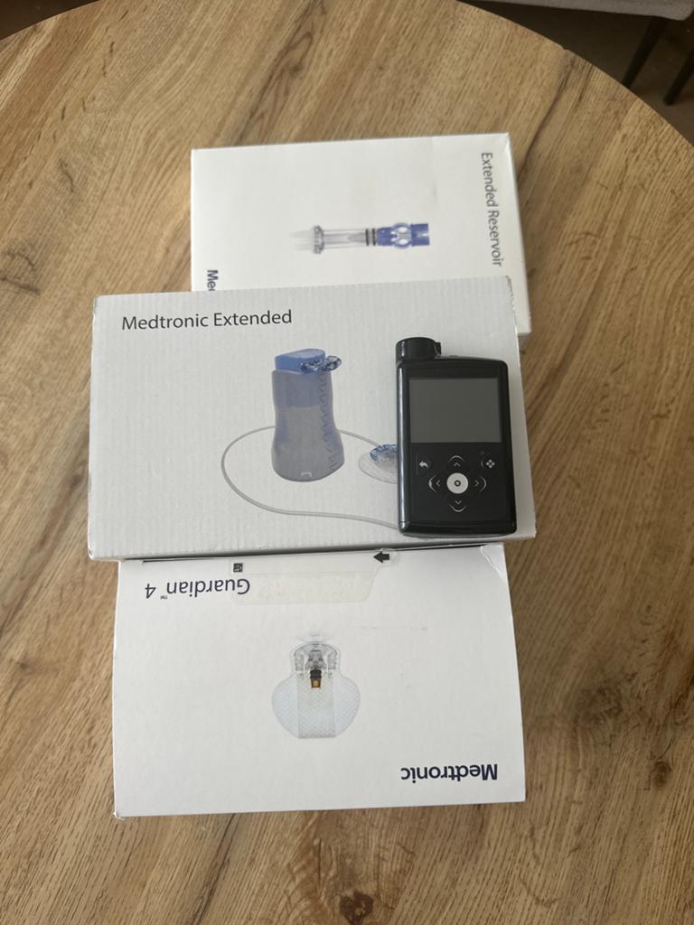 Medtronic 780G insulinepomp + Guardian 4 toebehoren, Ophalen of Verzenden, Zo goed als nieuw