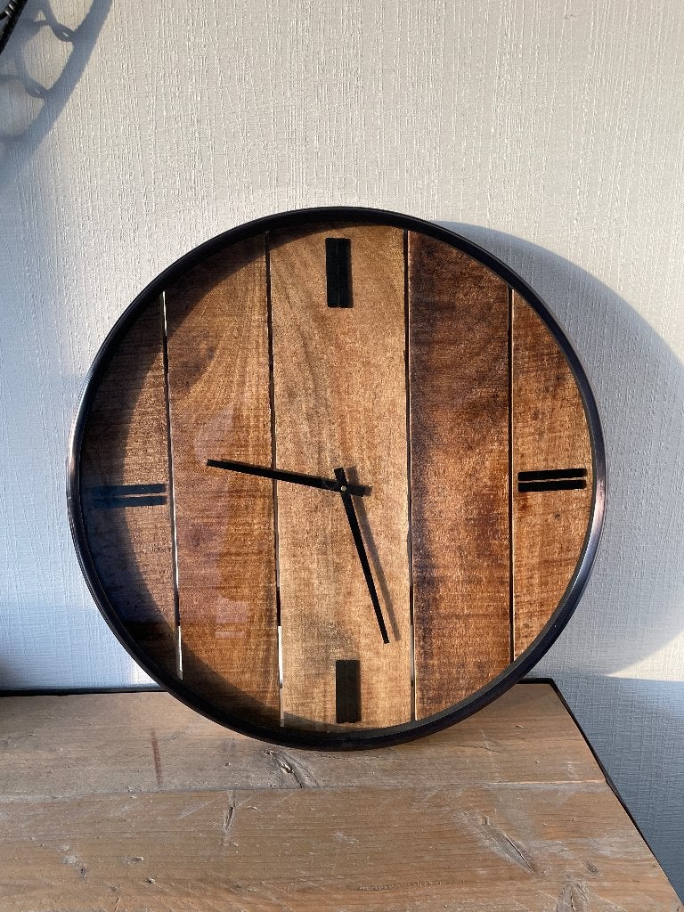 Klok met metalen rand en houten achtergrond Light & Living, Ophalen, Wandklok, Bruin, Analoog