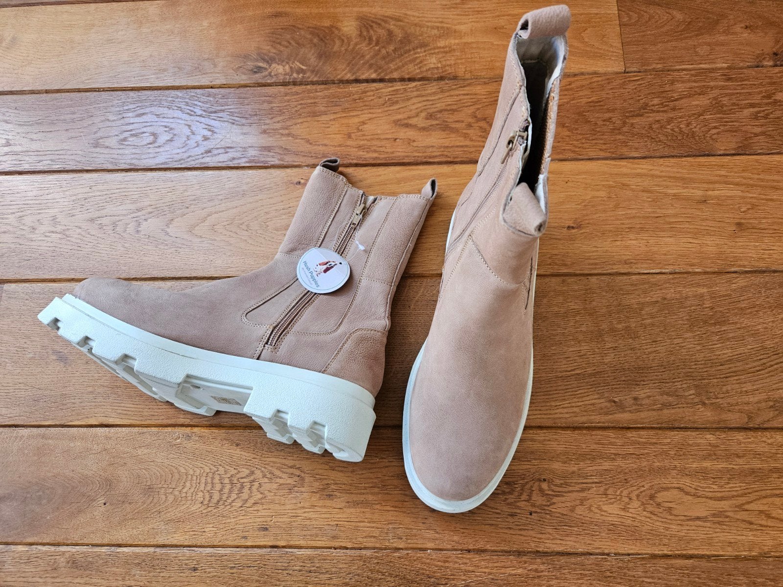 Nieuwe Hush Puppies zomerlaarzen maat 41, Bruin, Lage of Enkellaarzen, Nieuw, Ophalen of Verzenden