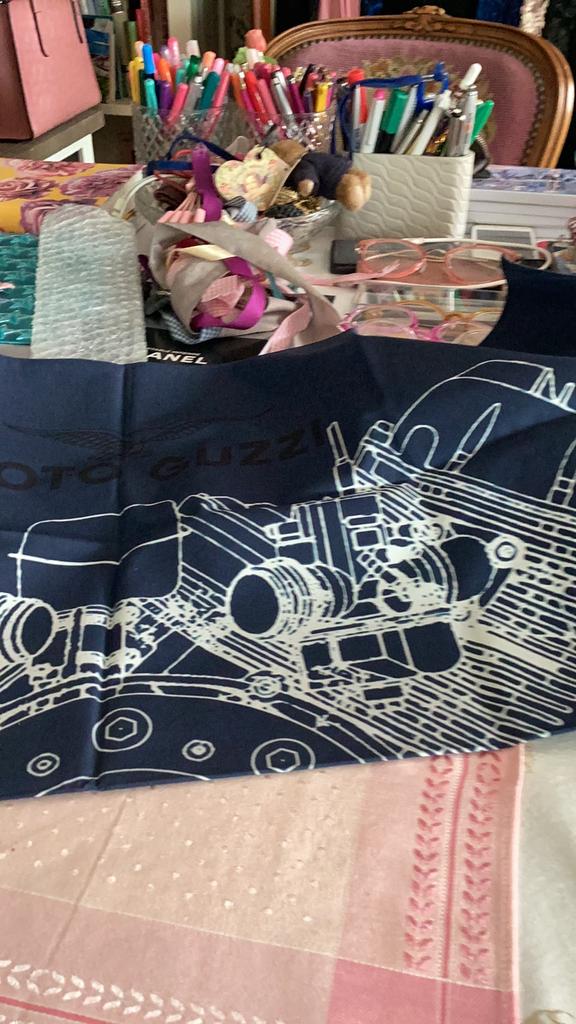 Moto guzzi sjaal, Verzenden, Tweedehands, Broek | textiel