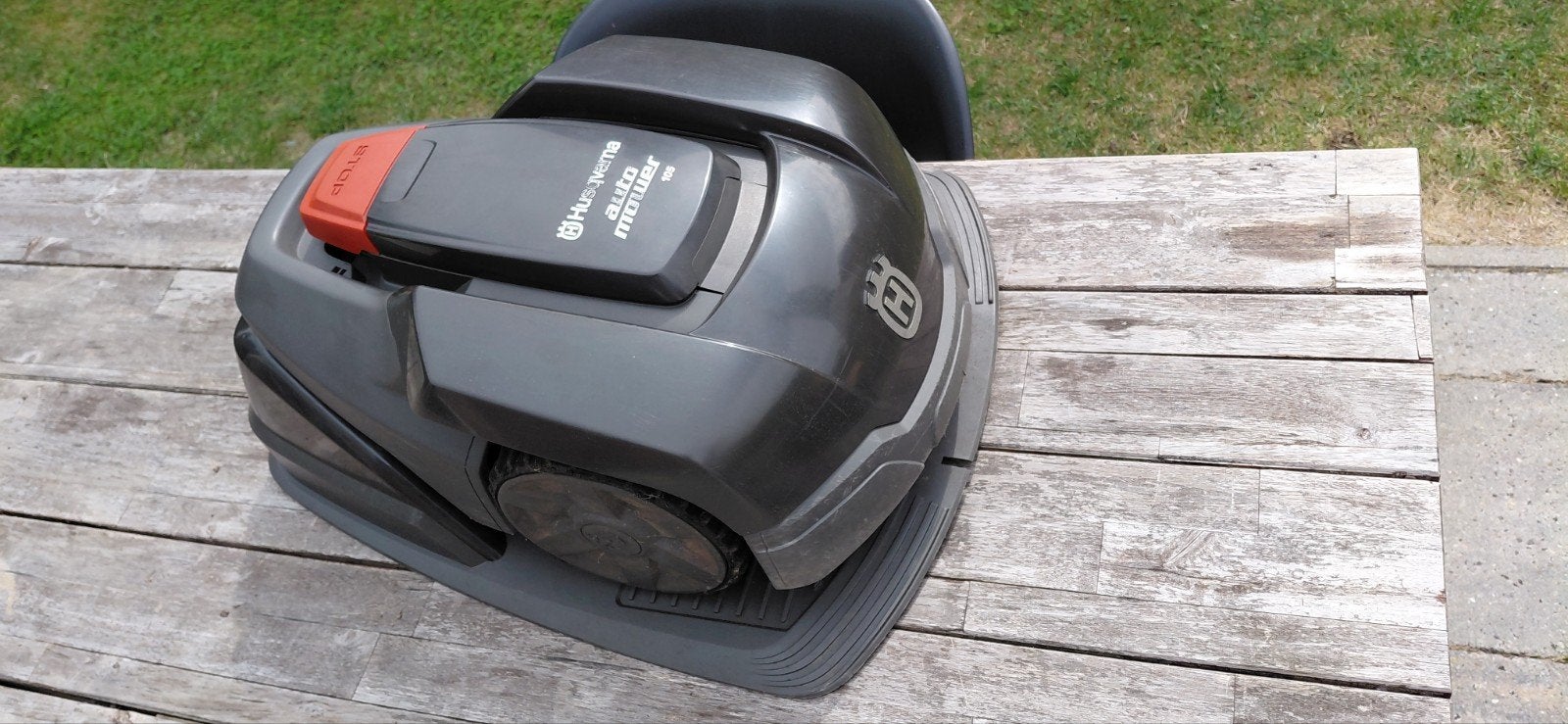 Husqvarna Automower 105 Incl. docking, draad & onderhoudskit, Ophalen of Verzenden, Gebruikt, 20 tot 25 cm, Husqvarna
