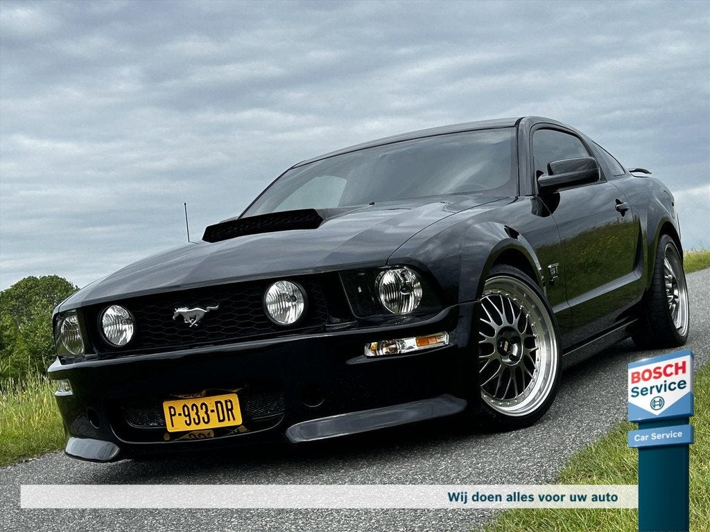 Ford Mustang GT 4.6 V8 Borla uitlaatsysteem / cruise / leer, Gebruikt, 8 cilinders, 4 stoelen, Zwart