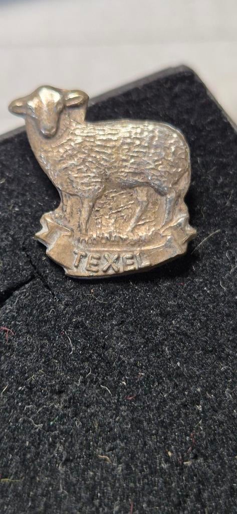 Speldje Schaap Texel zilver kleurig, Verzamelen, Speldjes, Pins en Buttons, Ophalen of Verzenden