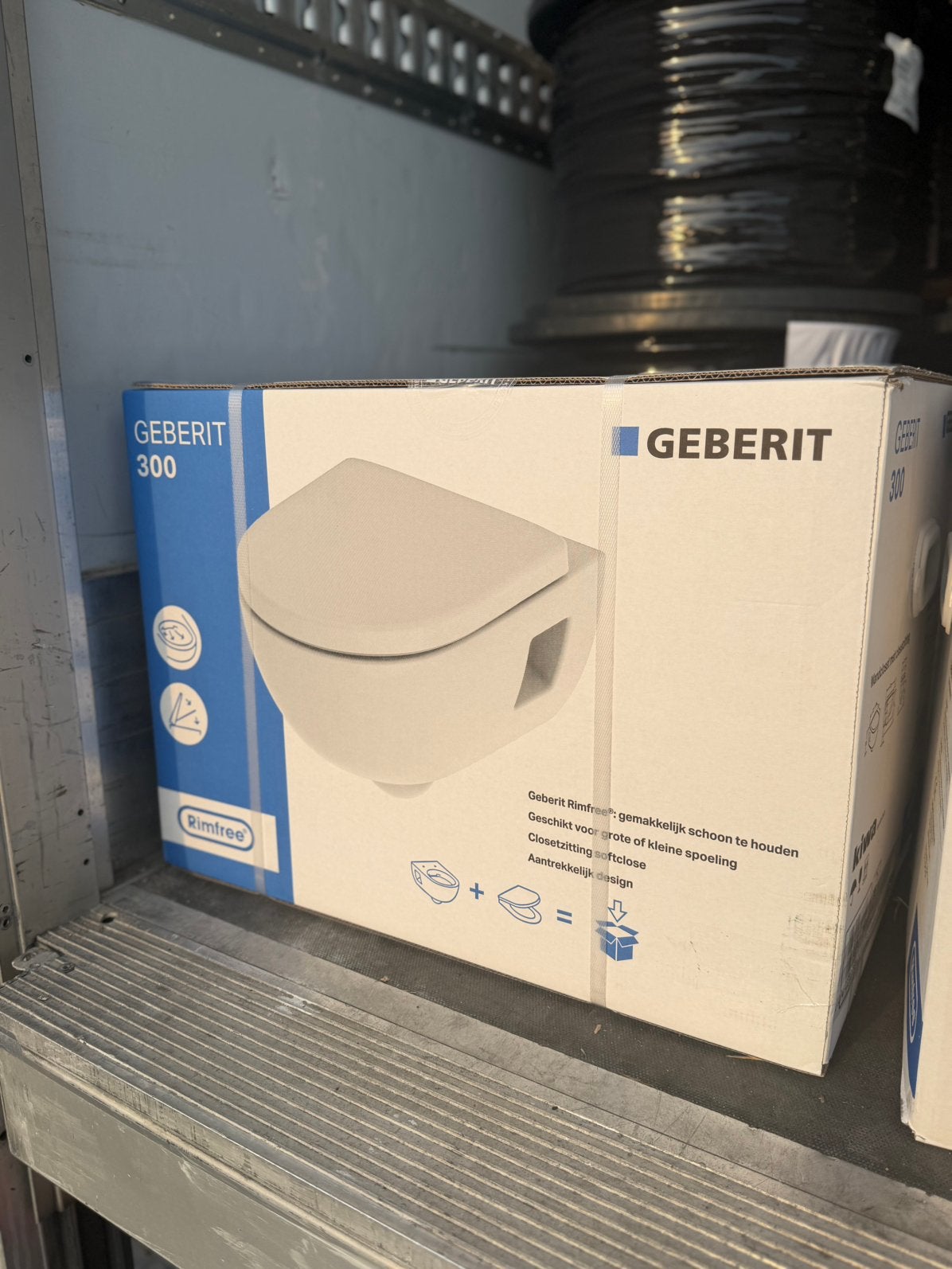 Geberit 300 Rimfree Wandcloset + Softclose Zitting – Nieuw, Ophalen of Verzenden, Zo goed als nieuw, Toilet