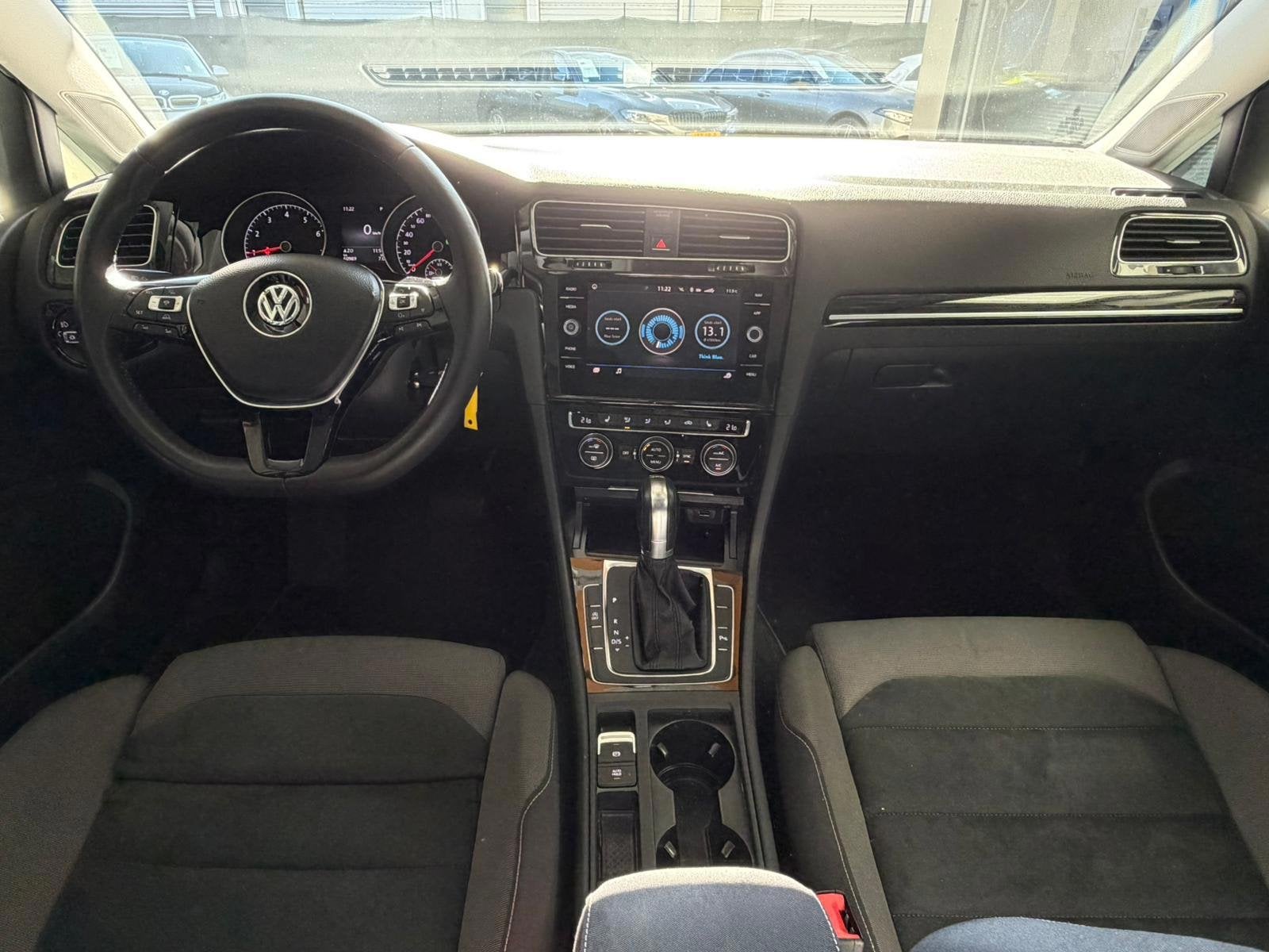 Volkswagen Golf 1.5 TSI 150 PK Highline DGS AUTOMAAT VOL LED, Gebruikt, 4 cilinders, 150 pk, Alcantara