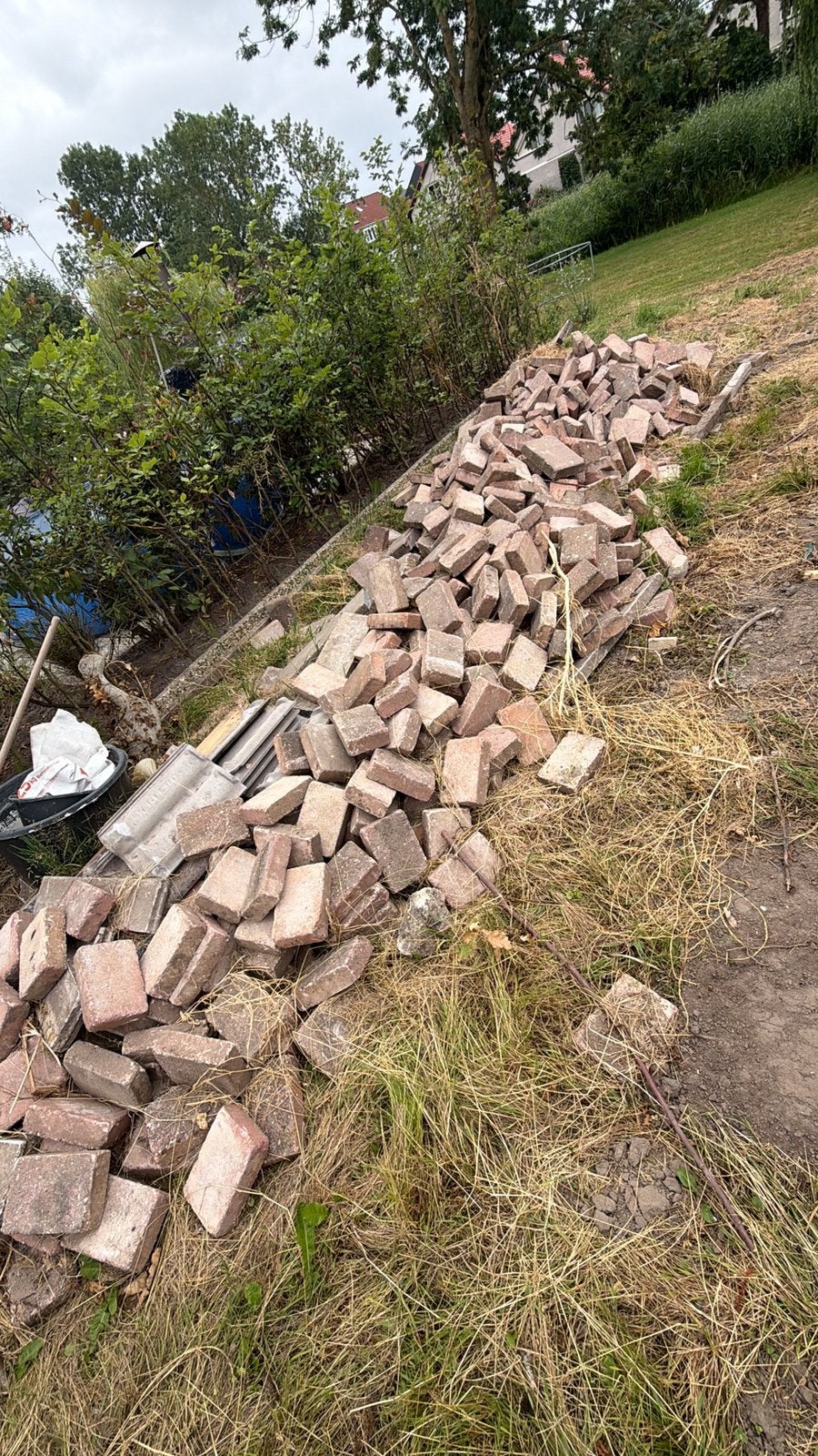 Gratis stenen - tegels - waaltjes - klinkers, Tuin en Terras, Tegels en Klinkers, Ophalen, Gebruikt, Klinkers, 10 m² of meer