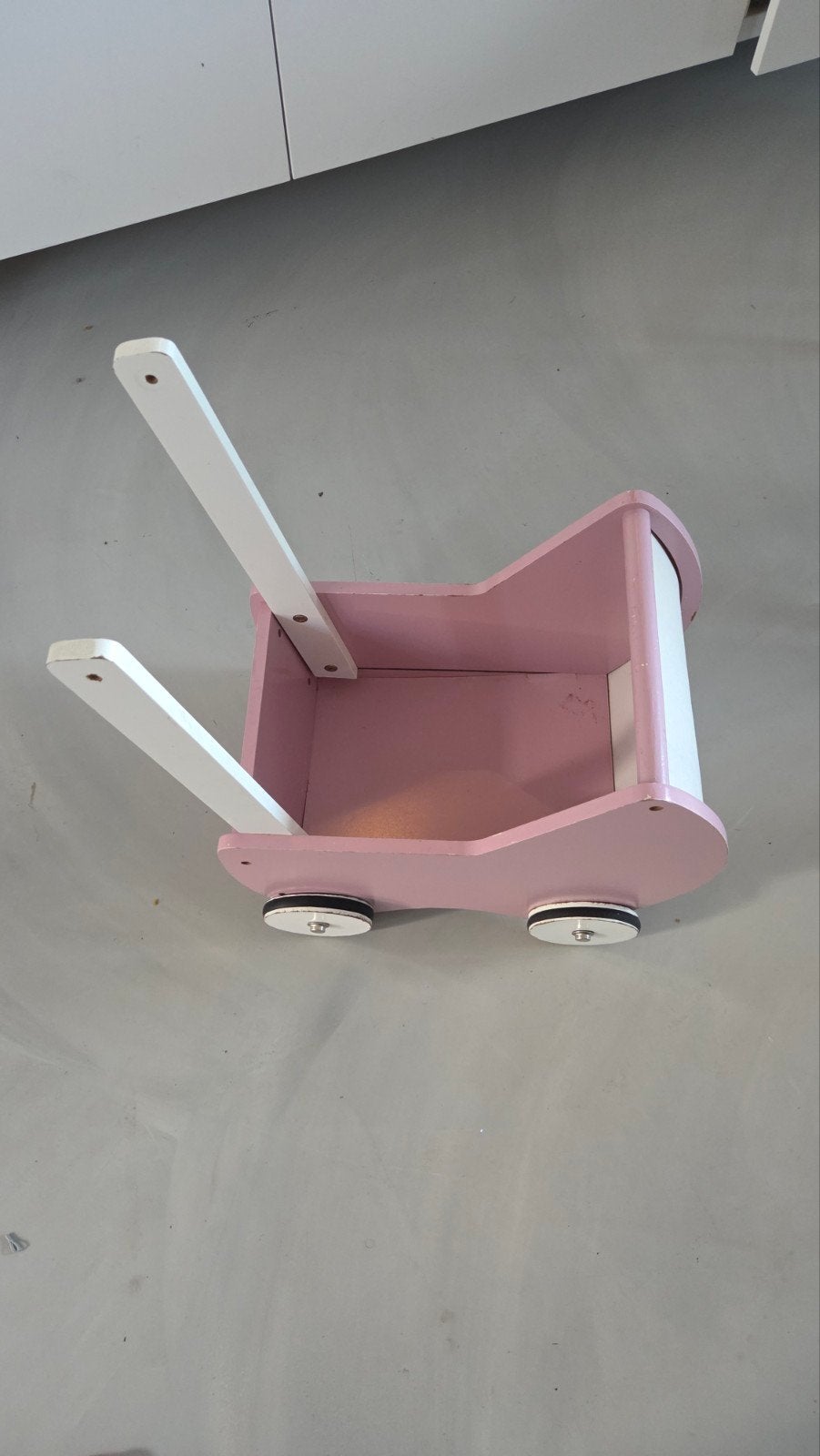 Gratis ophalen Roze houten poppenwagen/loopwagen voor kinder, Ophalen, Gebruikt, Meisje