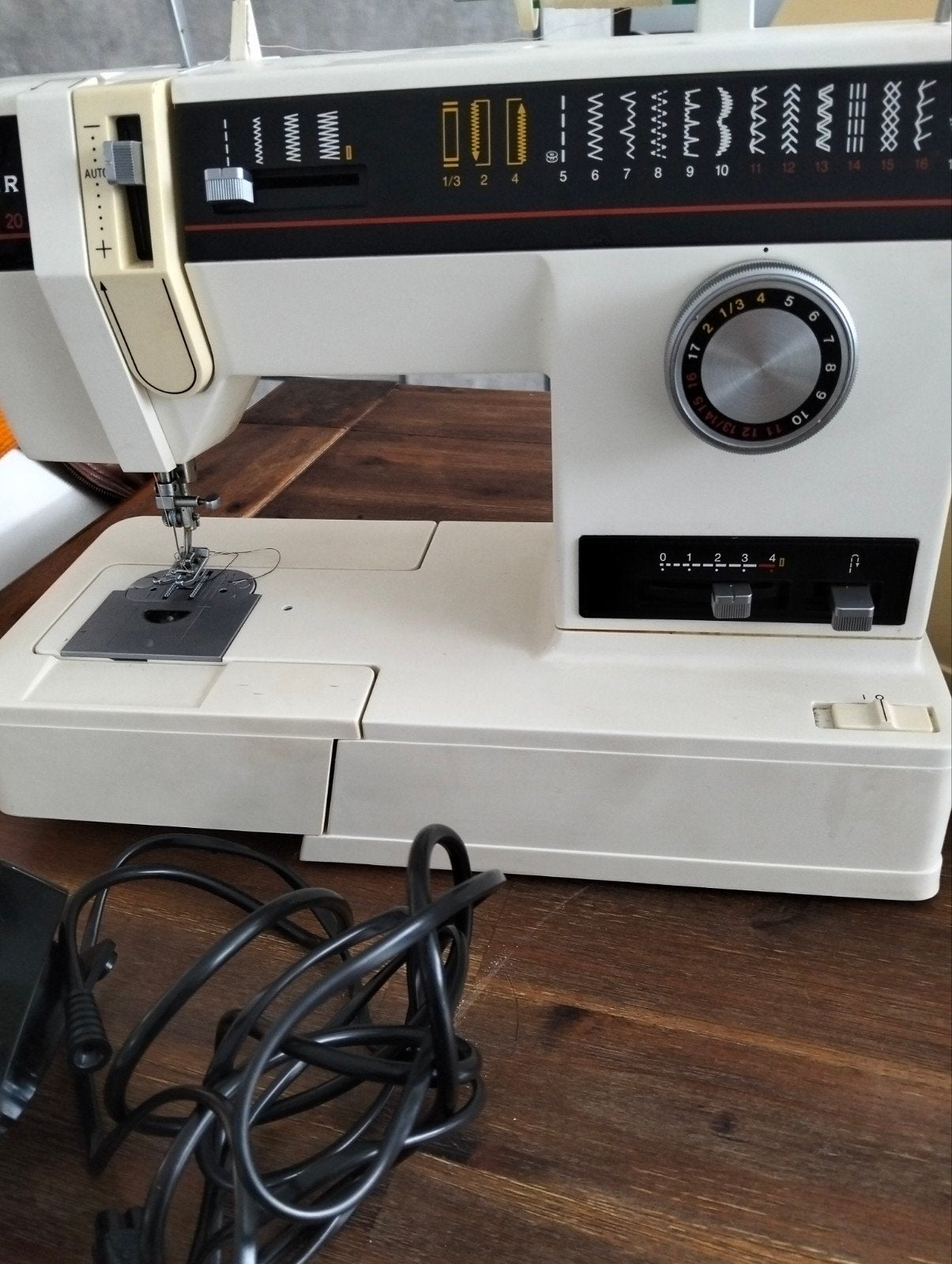 Singer Serenade 20 Naaimachine met opbergkoffer (loopt vast), Ophalen of Verzenden, Zo goed als nieuw, Naaimachine, Singer