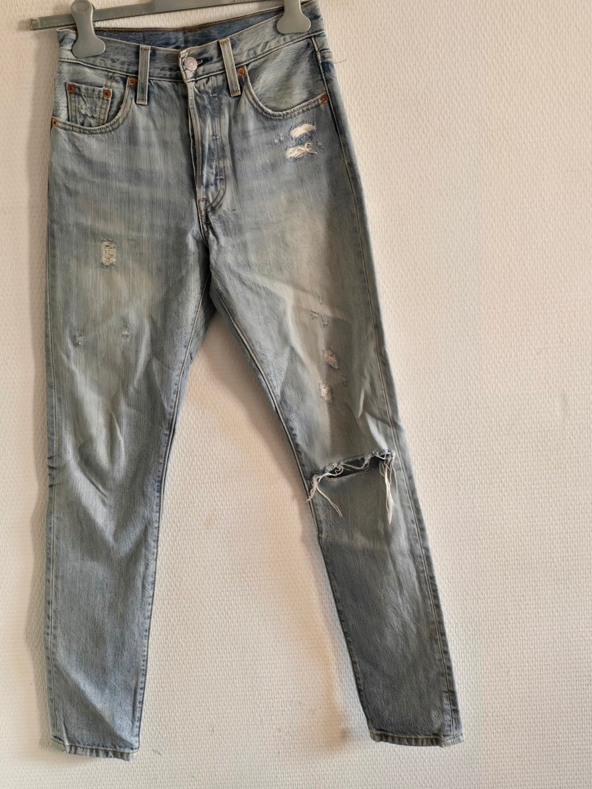 Levi's 501 S Jeans W23 L30 - Lichtblauw met scheuren, Blauw, Overige jeansmaten, Ophalen of Verzenden, Gedragen