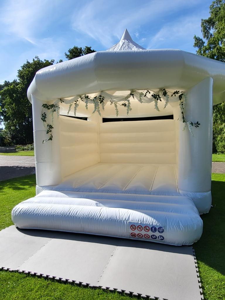 Springkussen verhuur bruiloft kussen wit trouwkussen, Ophalen of Verzenden, Nieuw