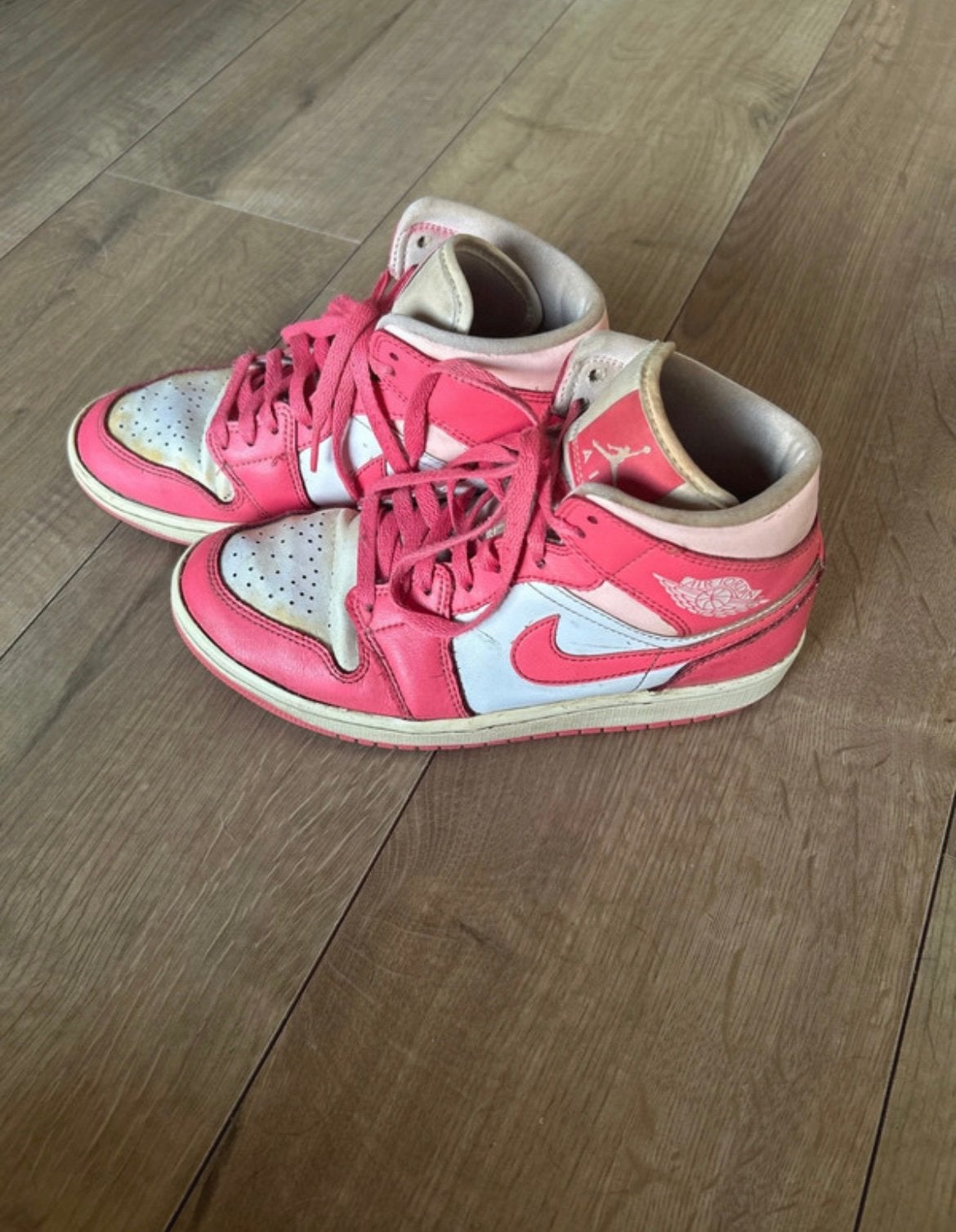 Nike Air Jordan 1 Mid Strawberries and Cream, Ophalen of Verzenden, Gedragen, Roze, Sneakers of Gympen