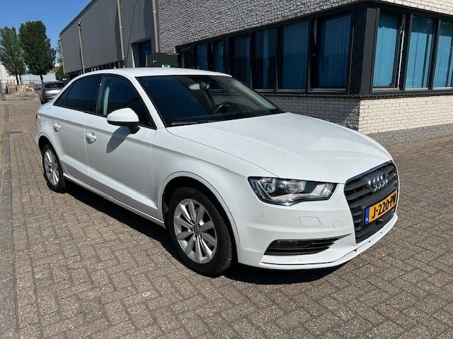 Audi A3 Limousine 1.4 TFSI Ambi.Pro L. NAVI CRUISE CLIMA STO, Auto's, Gebruikt, 4 cilinders, 150 pk, Wit