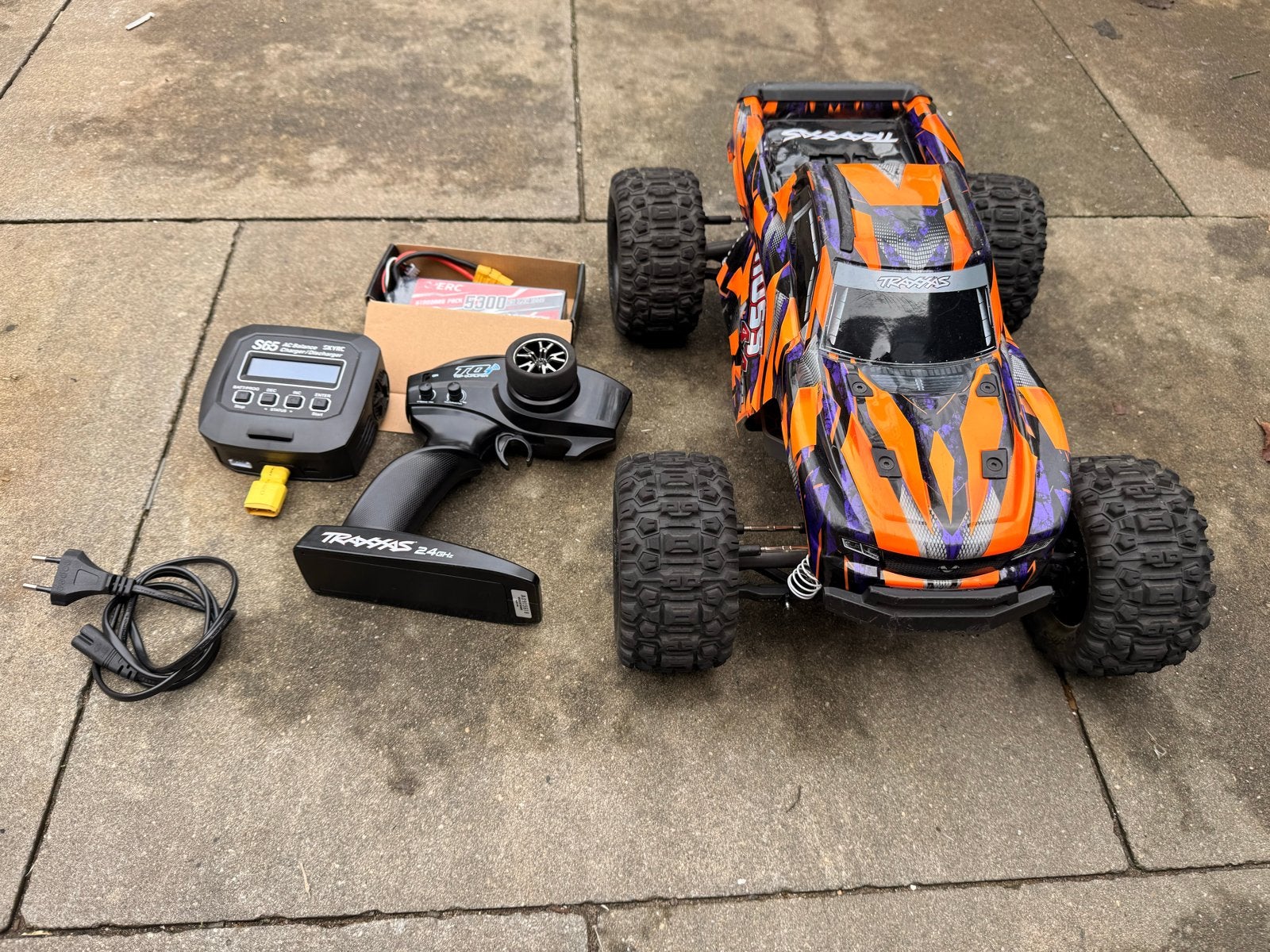Traxxas Hoss 4x4 VXL RC auto met extra's, Hobby en Vrije tijd, Modelbouw | Radiografisch | Auto's, Elektro, Gebruikt, Auto offroad