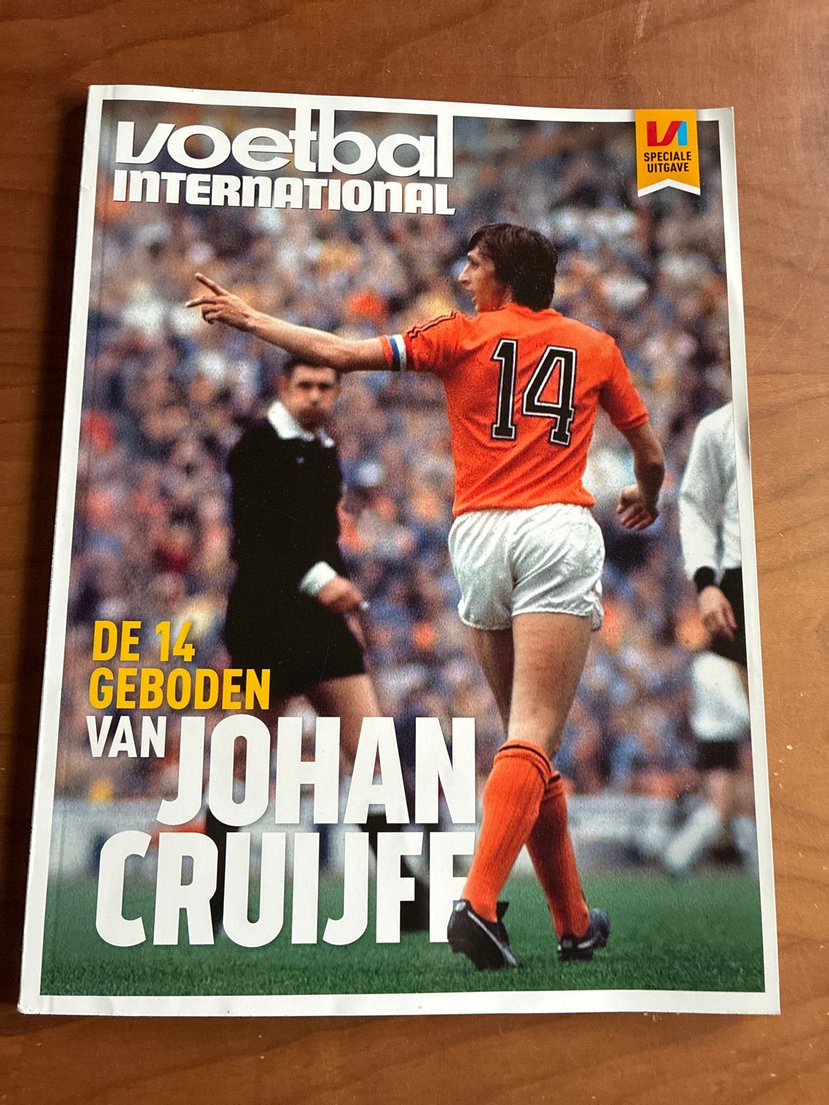 Voetbal International: De 14 geboden van Johan Cruijff, Boeken, Ophalen of Verzenden, Zo goed als nieuw