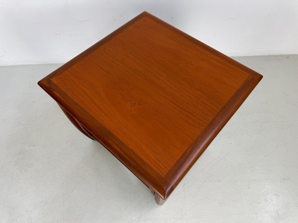 Vintage set bijzettafels G-Plan., Huis en Inrichting, Tafels | Bijzettafels, 45 tot 60 cm, Minder dan 55 cm, Verzenden, Rond