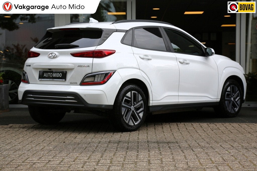 Hyundai KONA EV Comfort Smart 39kWh | Warmtepomp | BTW aftre, Auto's, Hyundai, 12 maanden, Gebruikt, Zwart, Wit