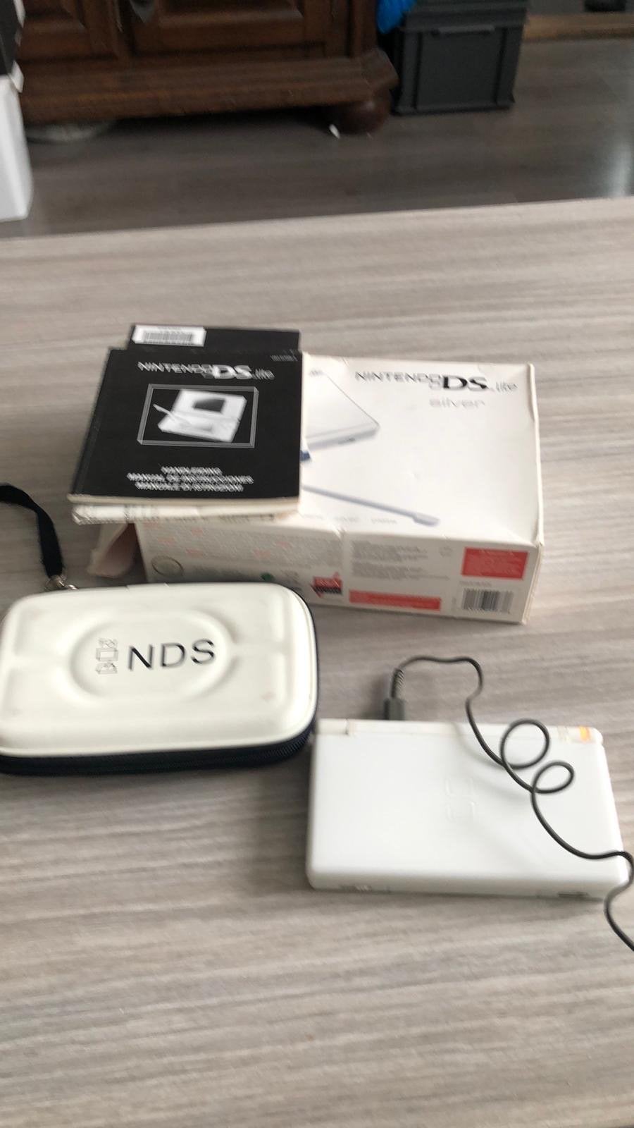 Nintendo DS Lite wit met doos en hoesje, Spelcomputers en Games, Ophalen of Verzenden, Zo goed als nieuw, DS Lite, Zilver