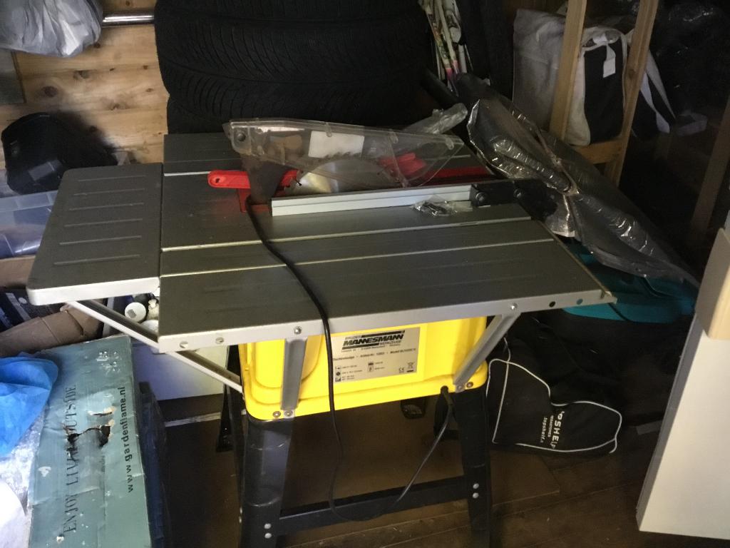 Zaagtafel + werkbank >>>>zonder klemmen, Ophalen, Zo goed als nieuw