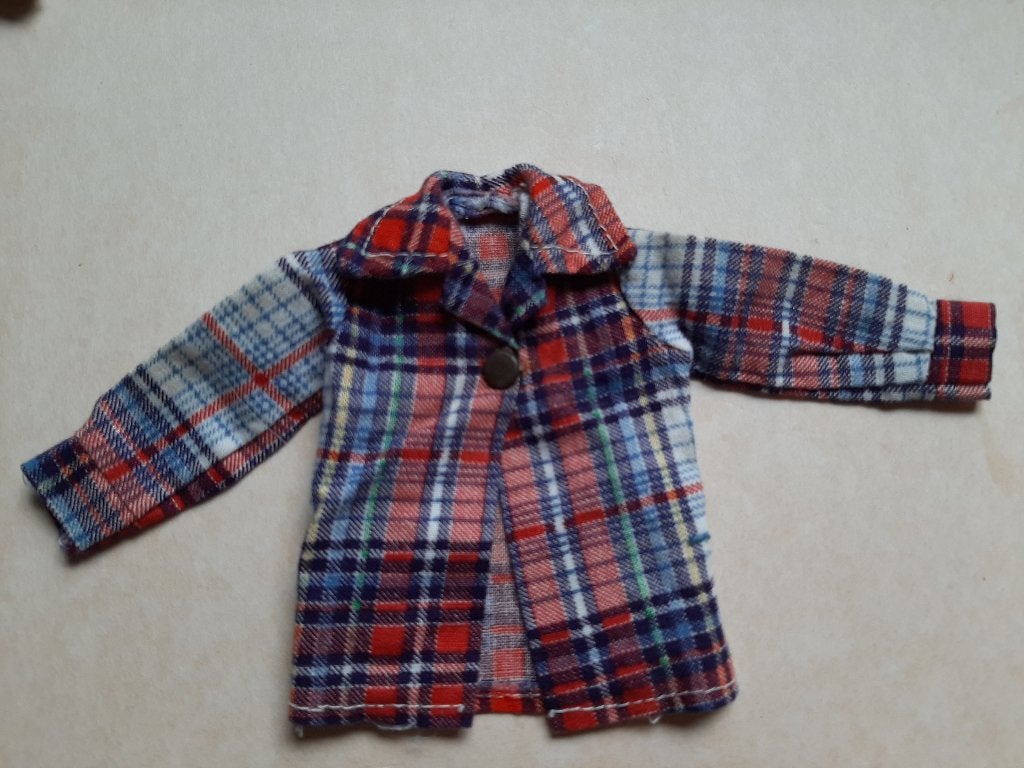 barbie vintage geruit jasje rood/blauw/wit, Ophalen of Verzenden, Gebruikt, Kleertjes