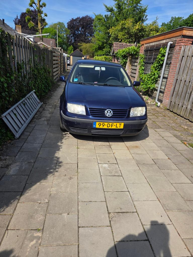 Volkswagen Bora 1.6 74KW 1999 Blauw, Bora, 4 cilinders, Blauw, 1200 kg