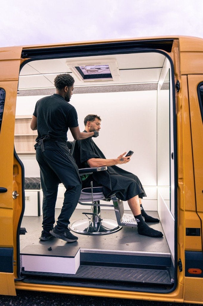 Mobiele Barbershop (Volkswagen Crafter L2h2), Auto's, Bestelauto's, Bedrijf, Achteruitrijcamera, Airbags, Cruise Control, Open dak