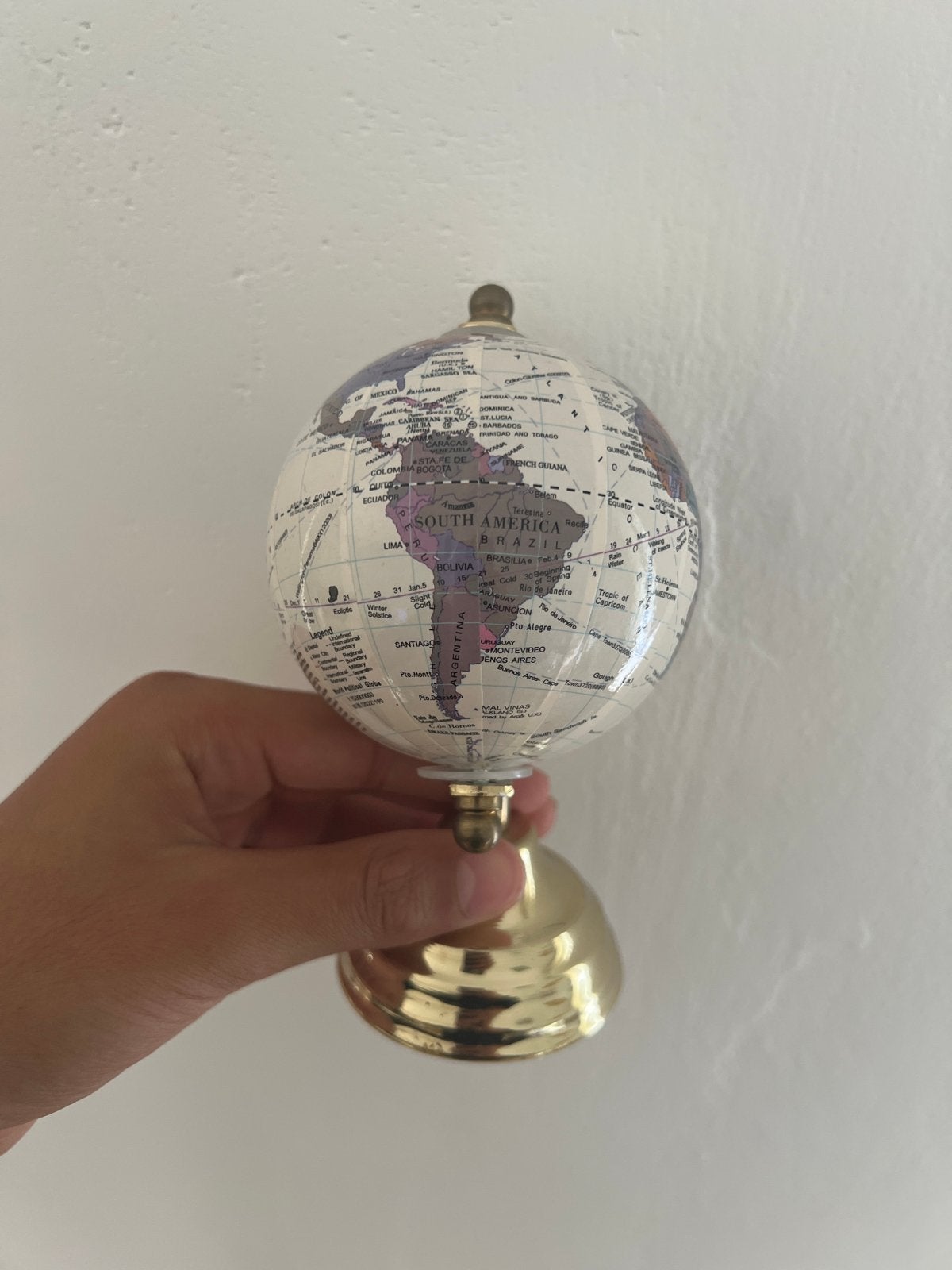 Decoratieve mini wereldbol - perfect voor elk bureau, Huis en Inrichting, Kunststof, Draaibaar, Ophalen of Verzenden, Zo goed als nieuw