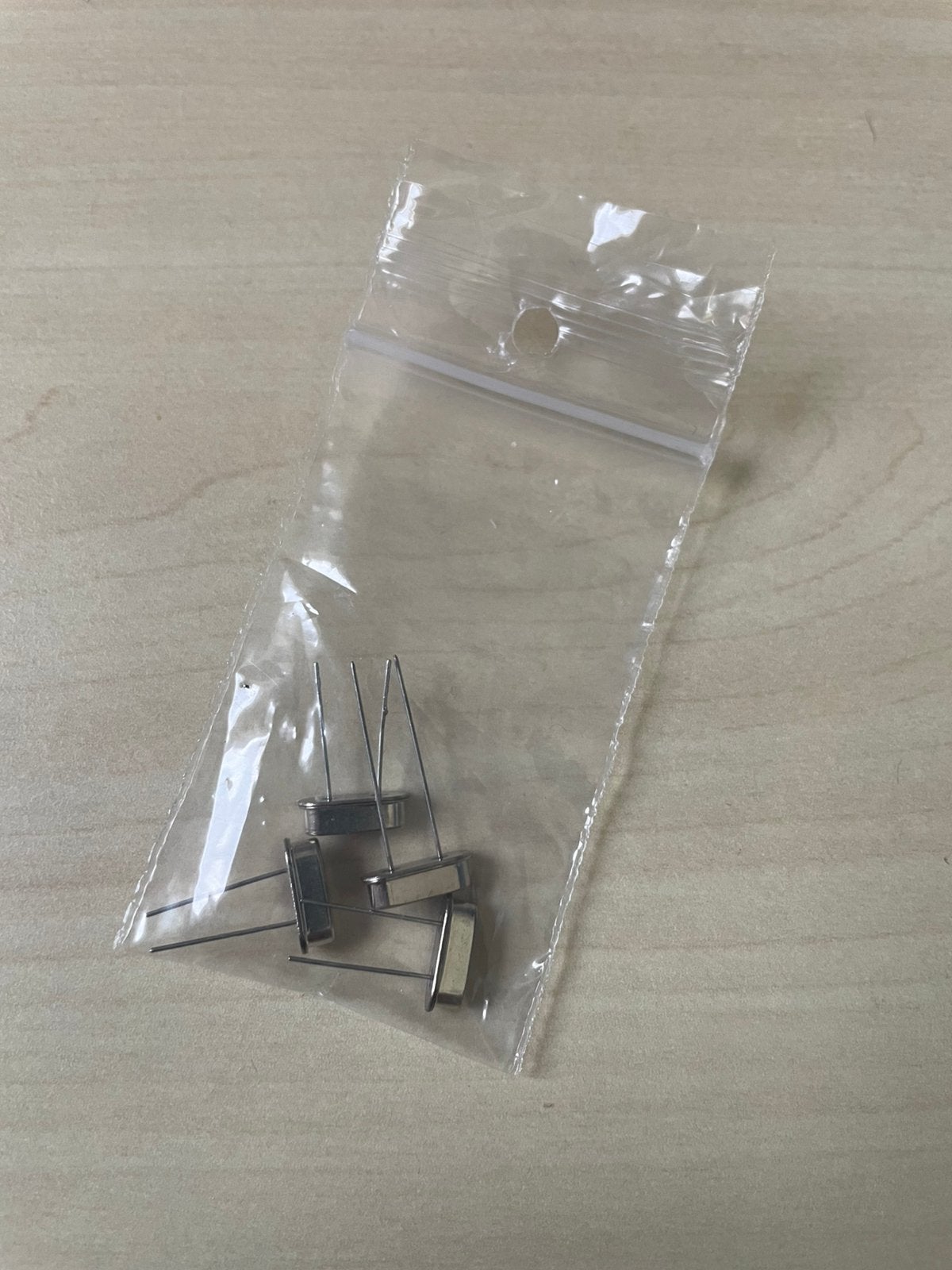 4x Crystal 12.28 MHz U49, Ophalen, Zo goed als nieuw