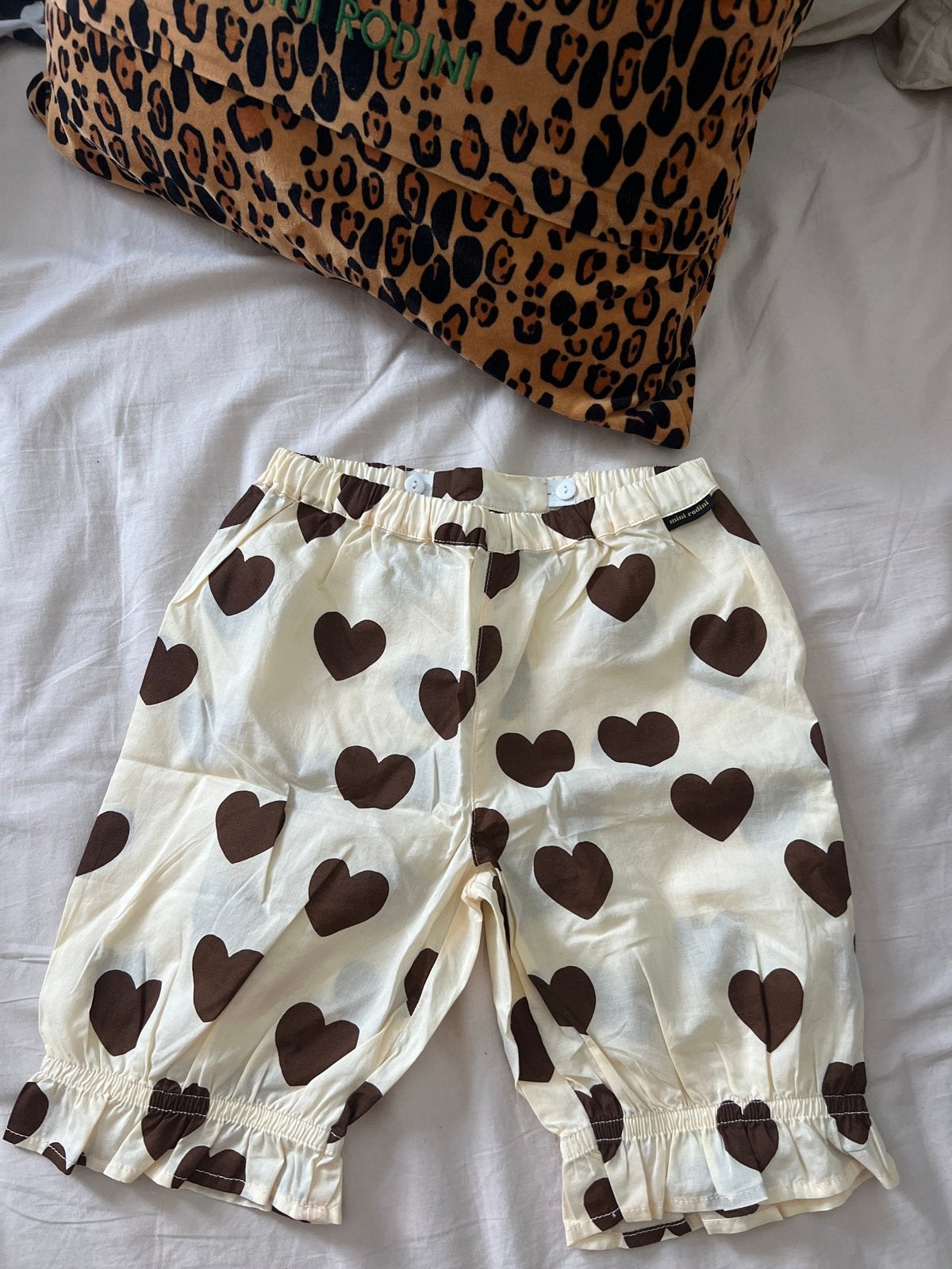 Mini Rodini hartjes broekje 116/122 kan eerder aan, Verzenden, Zo goed als nieuw, Jongen of Meisje