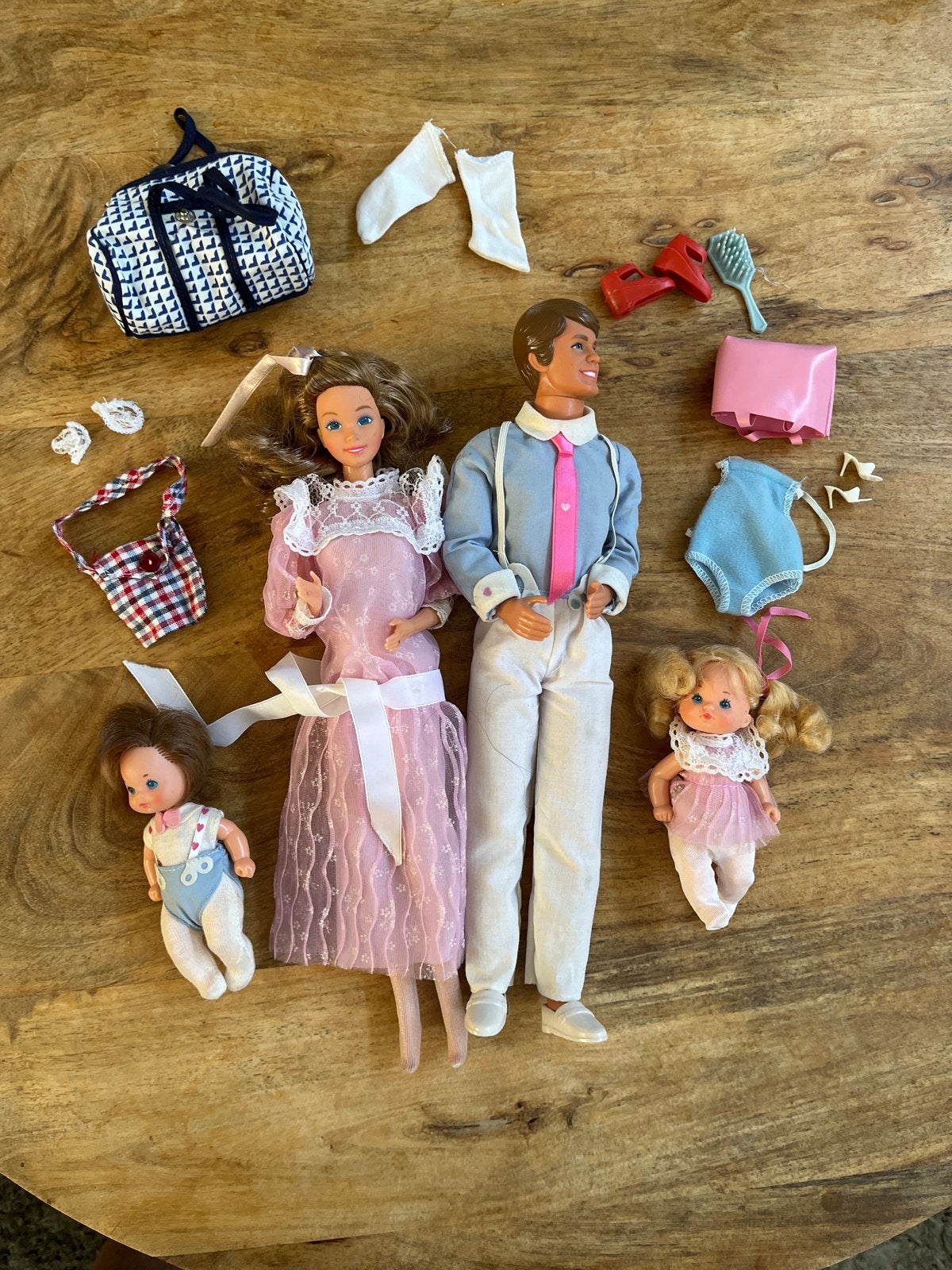 Vintage Barbie Familie met accessoires, Ophalen of Verzenden, Gebruikt, Barbie