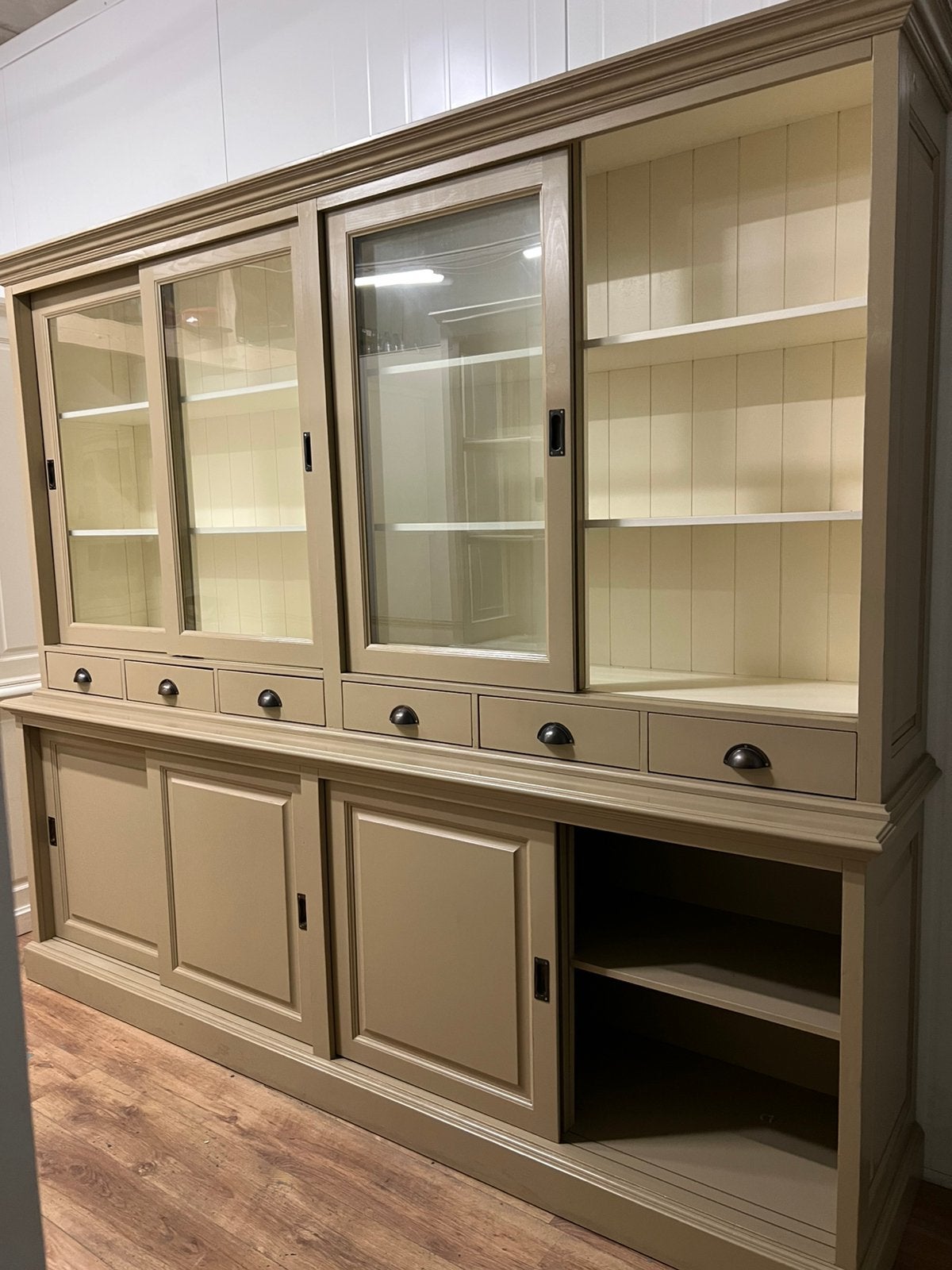 Foto 6 van buffetkaste / winkelkast /vitrinekast /servieskast