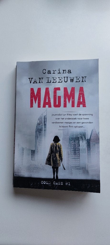 Magma door Carina van Leeuwen, Ophalen of Verzenden, Zo goed als nieuw, Nederland, Carina van Leeuwen