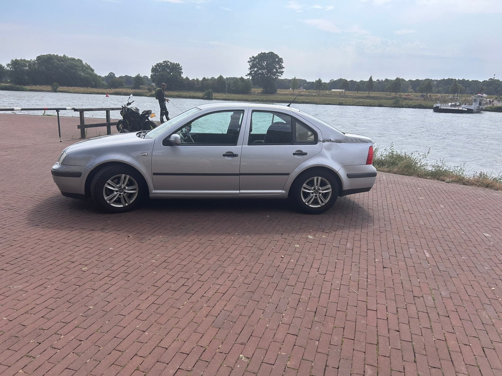 Volkswagen Bora 1.6 77KW 2000 Grijs, Auto's, Volkswagen, Voorwielaandrijving, Stof, Bora, 1200 kg