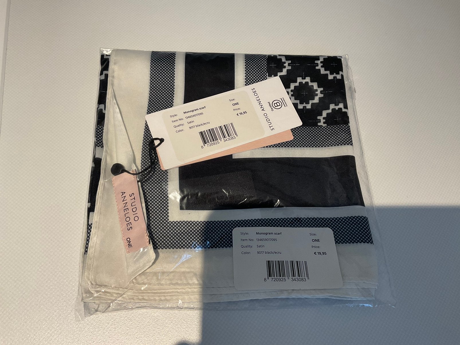 Nieuwe Studio Anneloes satijnen sjaaltje, Kleding | Dames, Ophalen of Verzenden, Nieuw, Sjaal