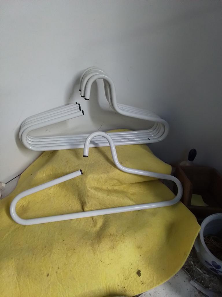 15203)  6 mooie metalen kleding  hangers, Ophalen of Verzenden, Metaal, Wandkapstok, Minder dan 100 cm