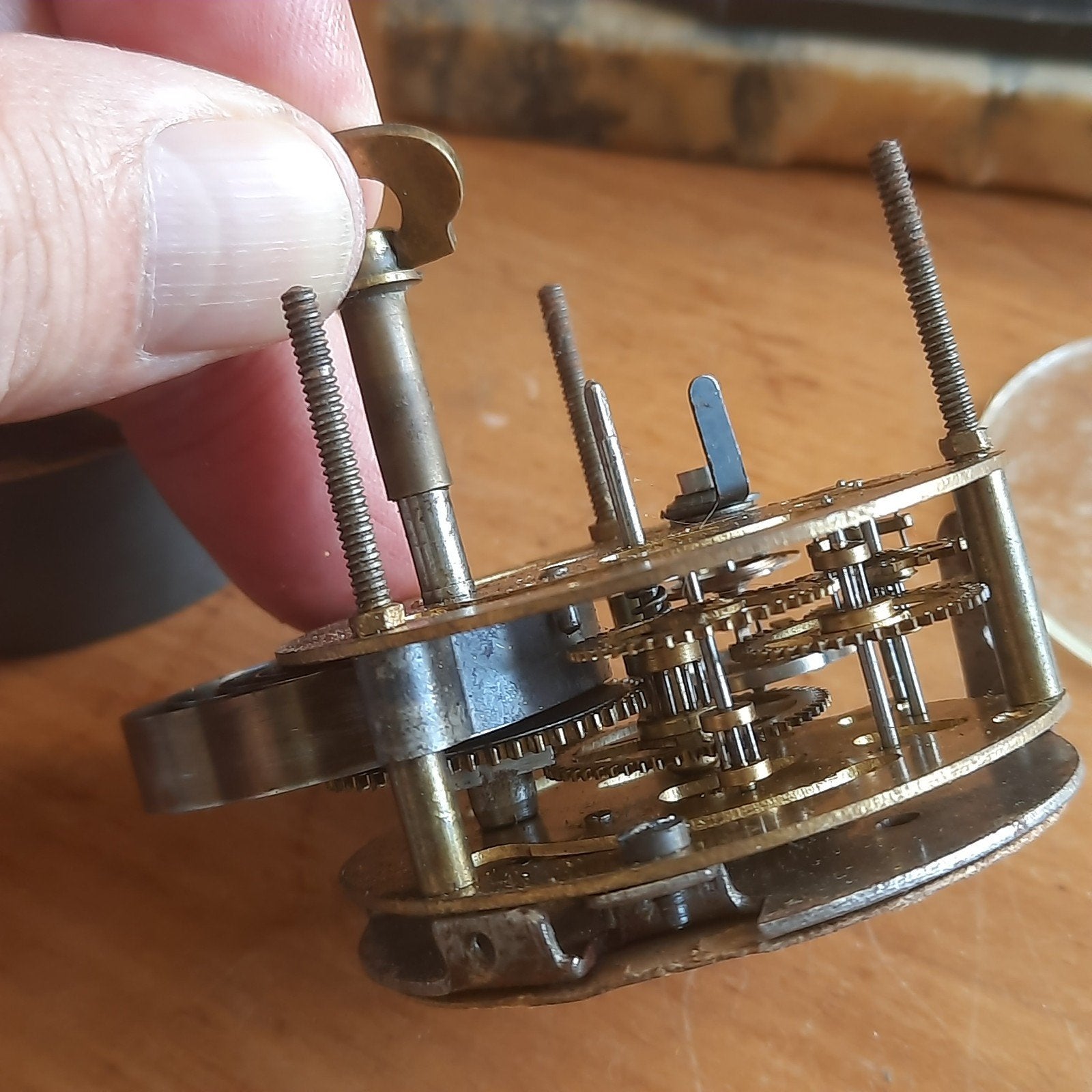 Art Deco Klokje Metaal Opknapper op Marmeren Voet, Verzenden