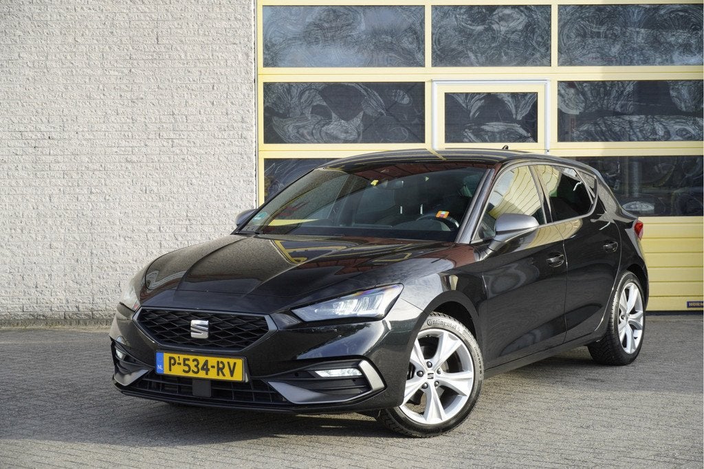 SEAT Leon 1.0 TSI 5drs FR BJ2022 Lmv 17" | Led V+A | Pdc | A, Auto's, Seat, Voorwielaandrijving, Gebruikt, Leon, Zwart