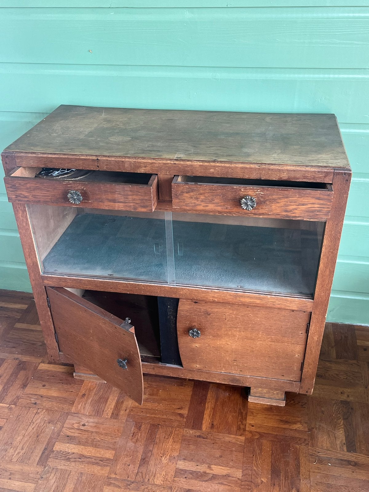 Vintage houten kastje met lades en glazen schuifdeuren, Ophalen