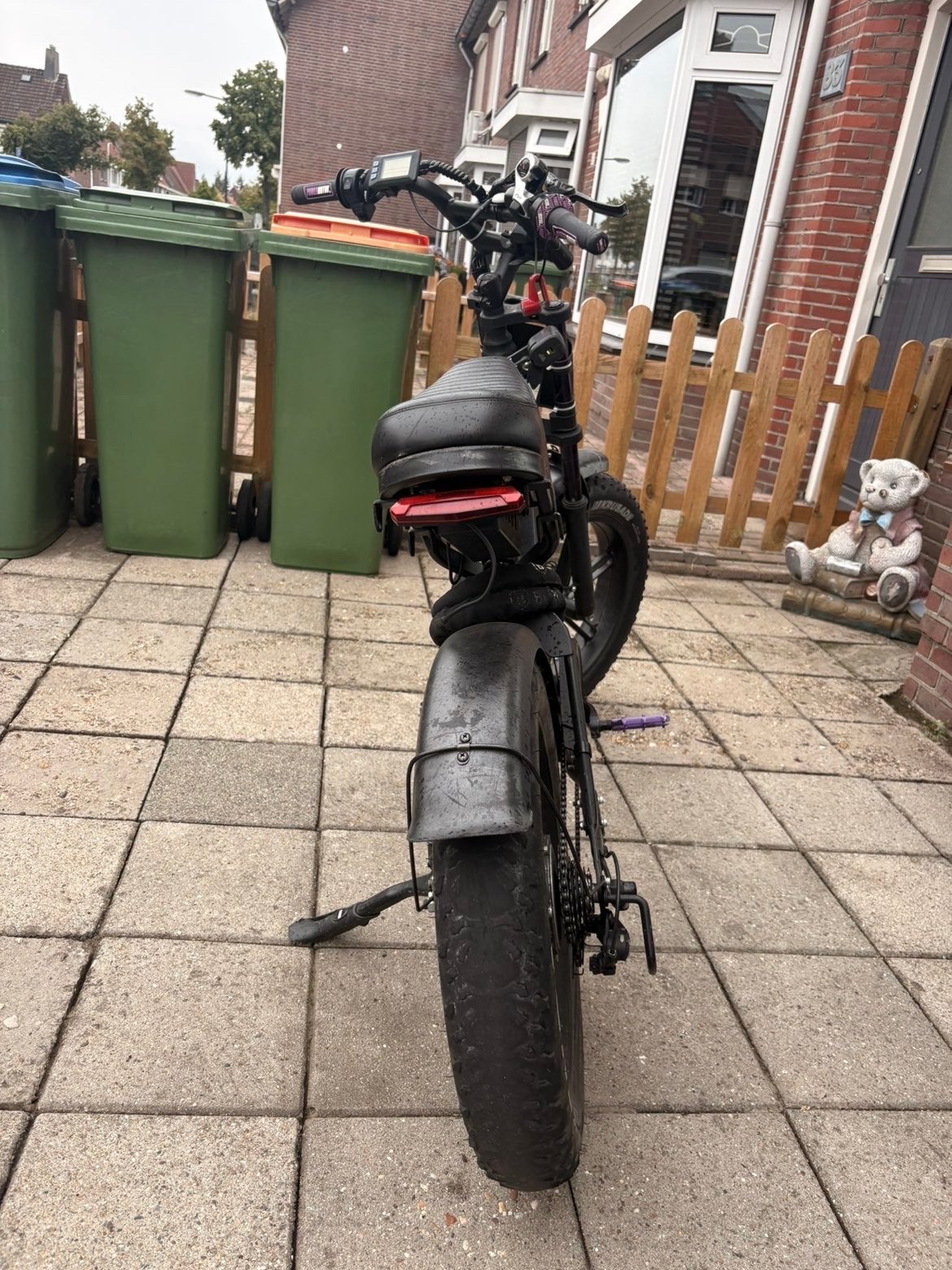 Foto 5 van 2 Fatbike’s  v20 - Zwart met paarse accenten