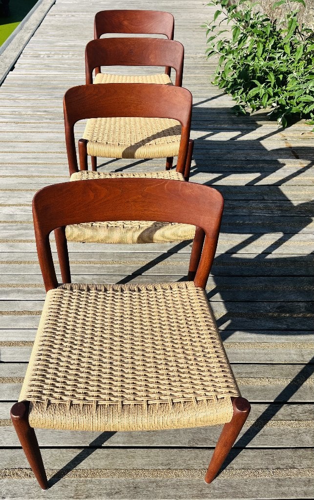 Niels Otto Møllers stoelen nr.75, Huis en Inrichting, Ophalen, Bruin, Zo goed als nieuw, Vier