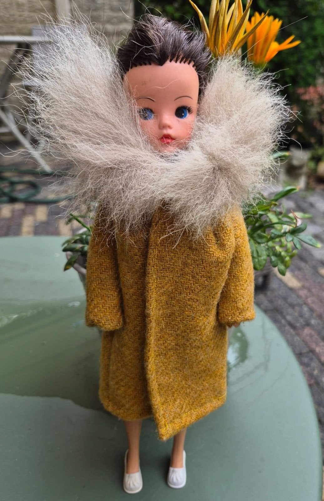 barbie, Sindy of Fleur jas met grote kraag en schoentjes, Ophalen of Verzenden, Kleertjes