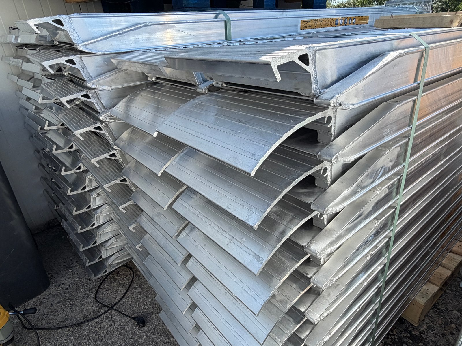 Aluminium oprijplaten 3500kg 244x75x30 verbeterde variant!!, Auto diversen, Ophalen, Nieuw