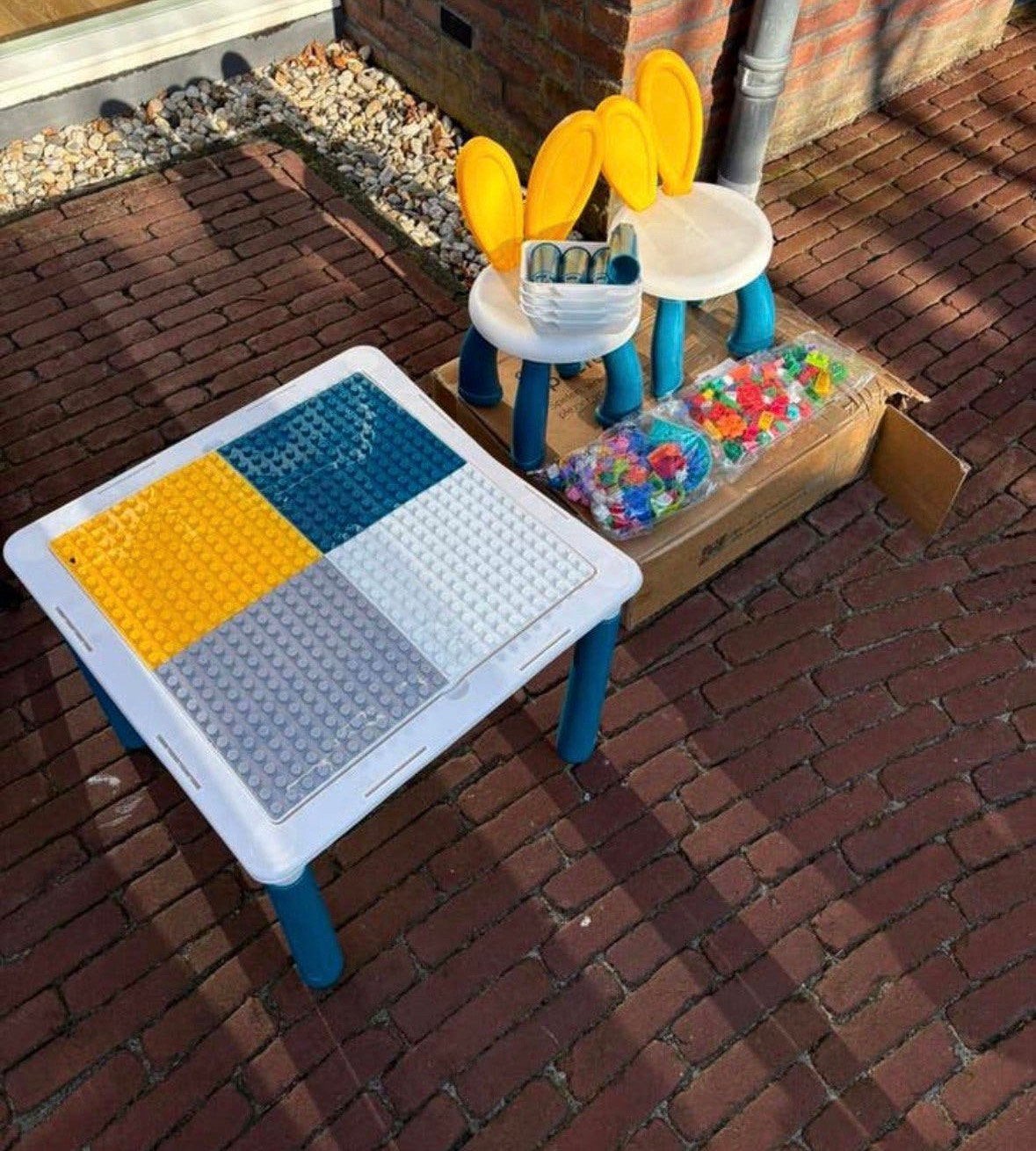 Kindertafel met 2 stoelen en bouwstenen, !, !, Ophalen of Verzenden, Zo goed als nieuw